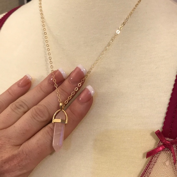 Jewelry - Pink quartz stone necklace